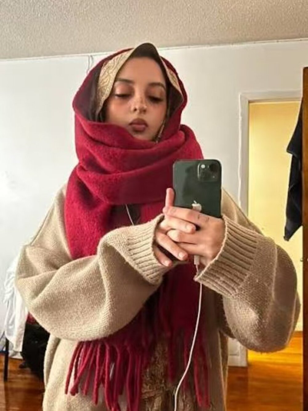 UNIQLO Soufflé Yarn Chunky Scarf Red Wool Blend Oversized